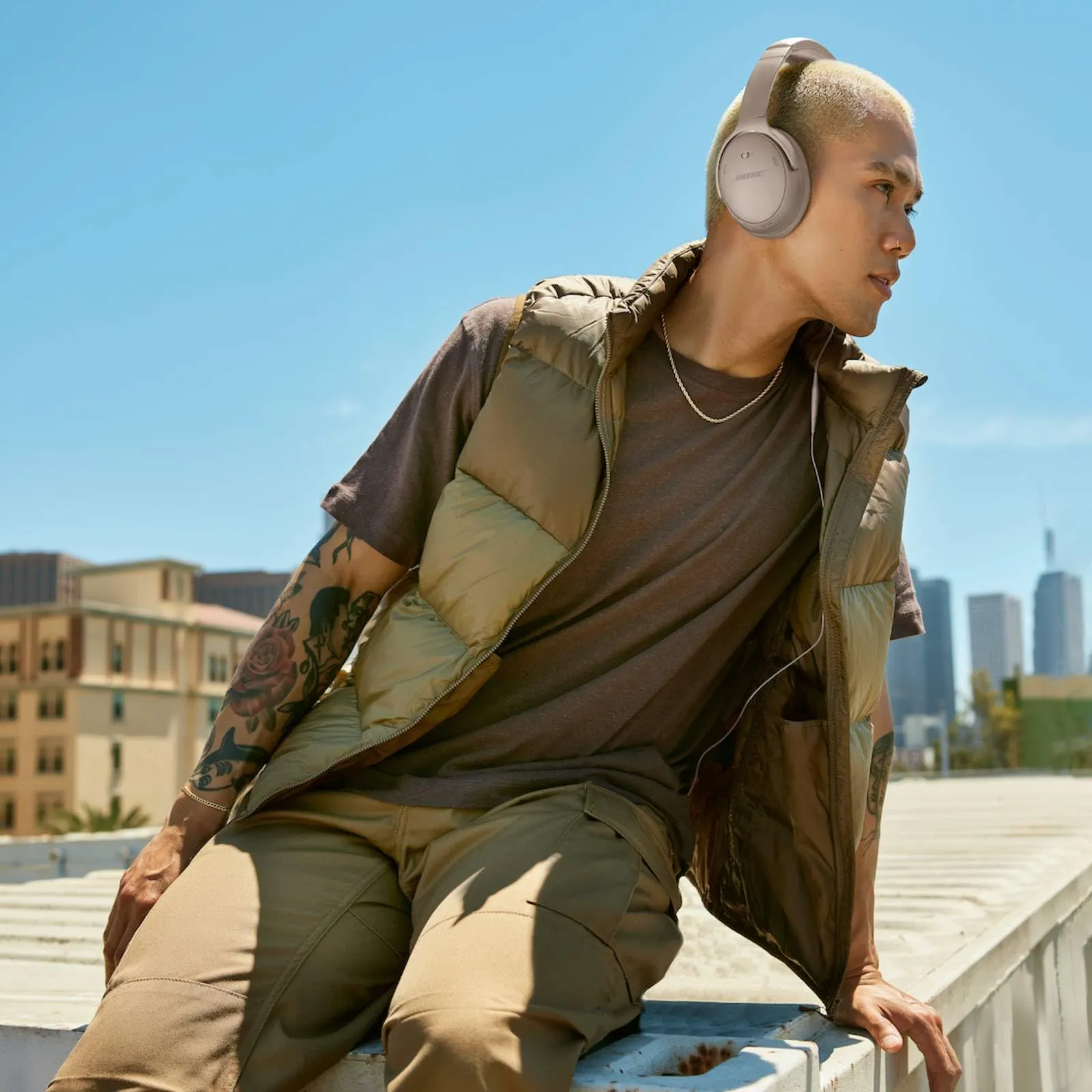 Bose QuietComfort Wireless Noise Cancelling Headphones, Bluetooth Over Ear Headphones with Up to 24 Hours of Battery Life, Sandstone