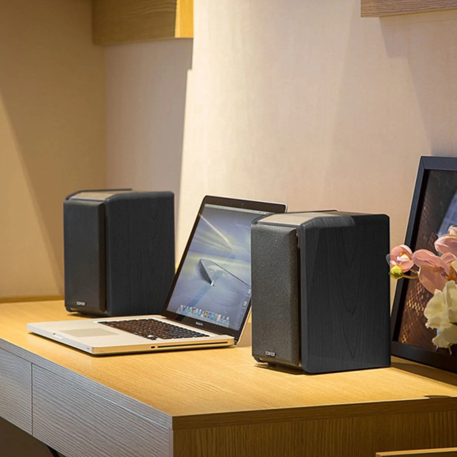 R1010BT B ACTIVE HIFI SPEAKERS